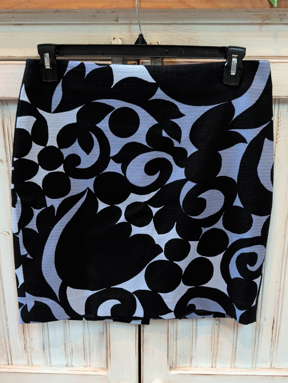 Ann Taylor, Ombre Blue And Black Floral Swirl Mini Pencil Skirt. Size 10